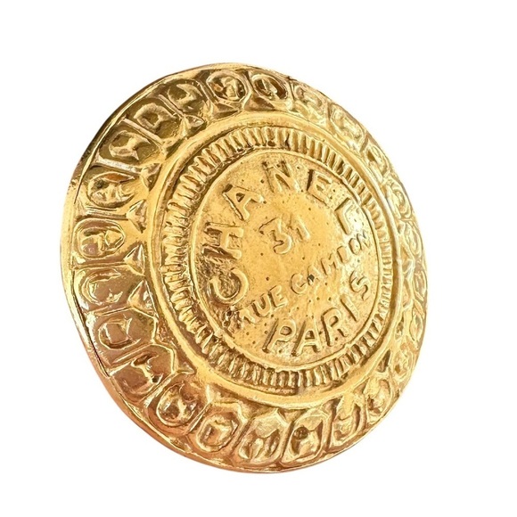 Authentic CHANEL Gold 31 Rue Cambon Round Typography Brooch Pin - Picture 6 of 10